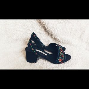 Veronica Beard linen floral sandal